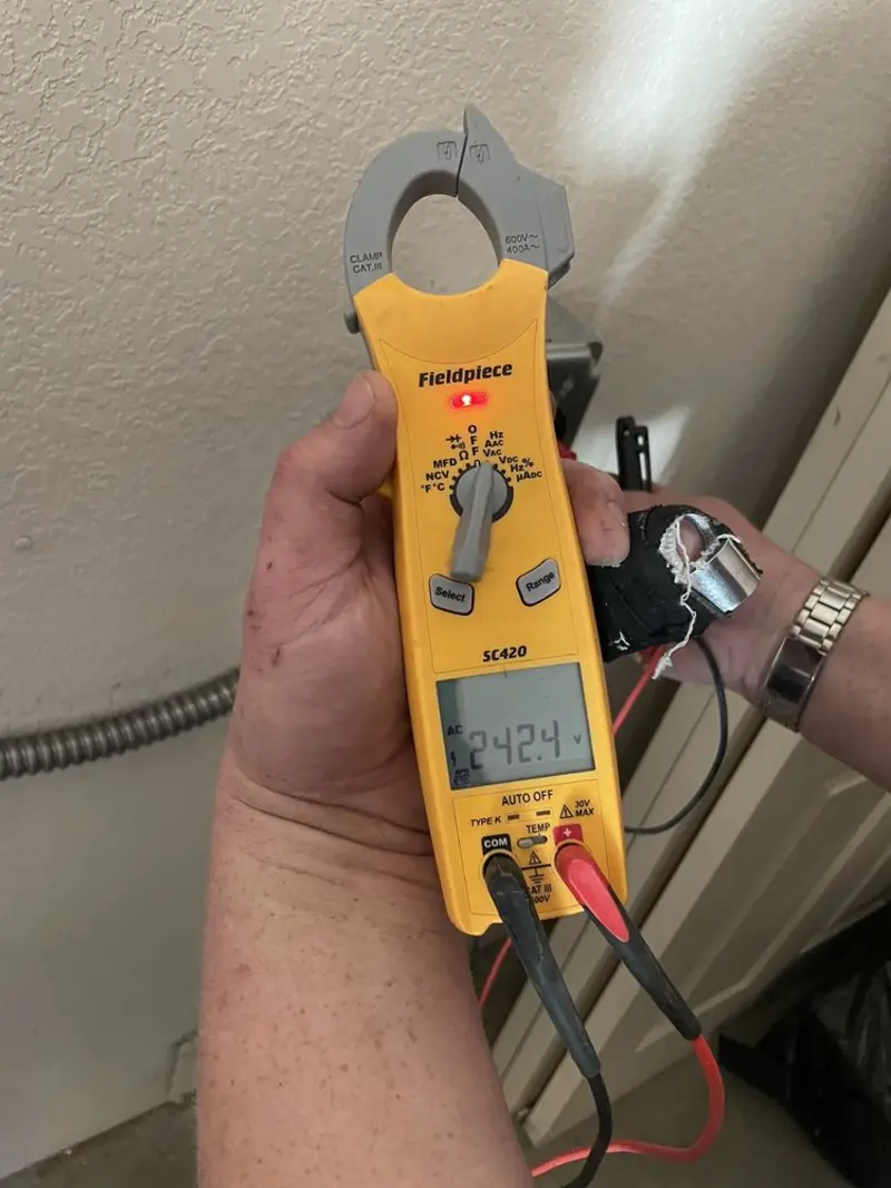 Voltage testing with clamp meter during Generator Installation in Unity